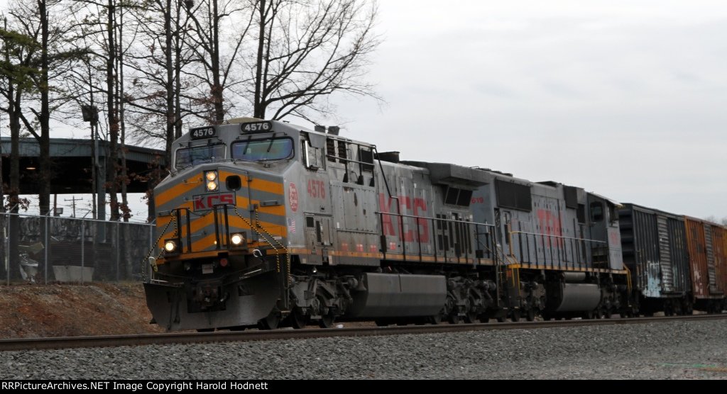 KCS 4576 & TFM 1619 head southbound on NS train 159